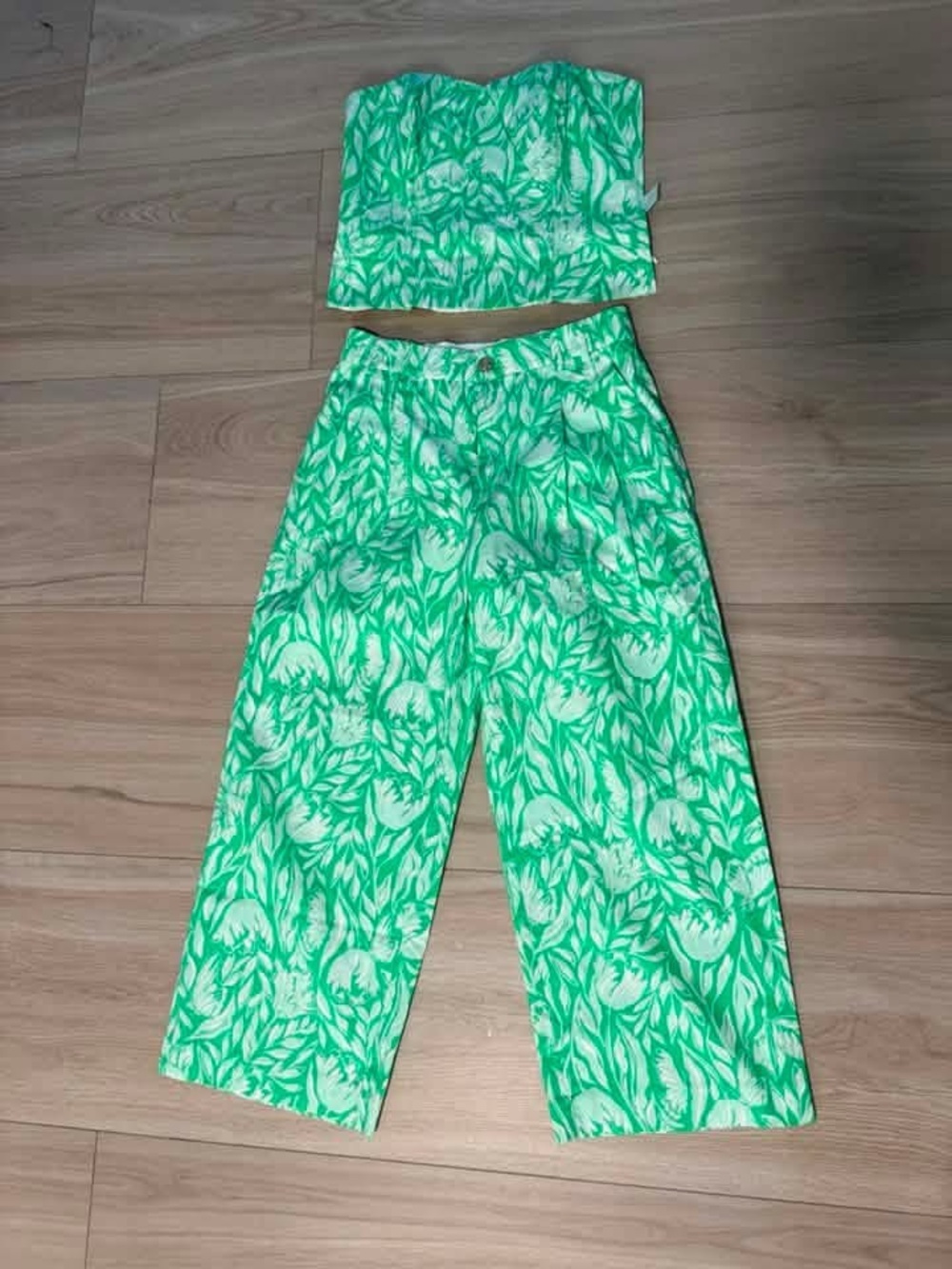 Lilly Pulitzer Green and White Floral Wide-Leg Set size 2 in excellent condition